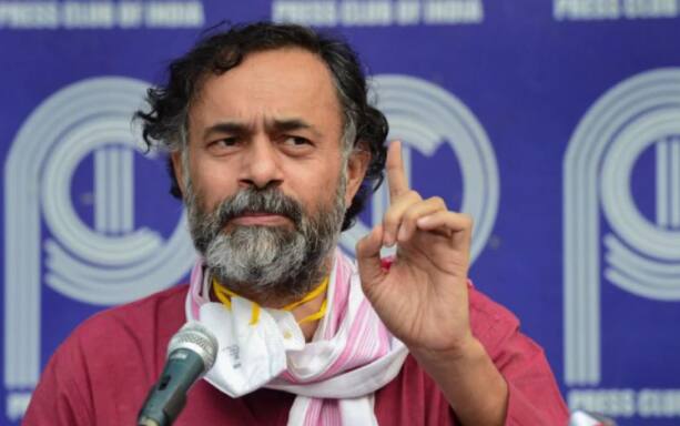 योगेंद्र यादव ने अपने आकलन में कहा है कि बीजेपी को इस बार 250 के आस-पास सीटें आएंगी और एनडीए 268 सीटों पर सिमट सकती हैं.