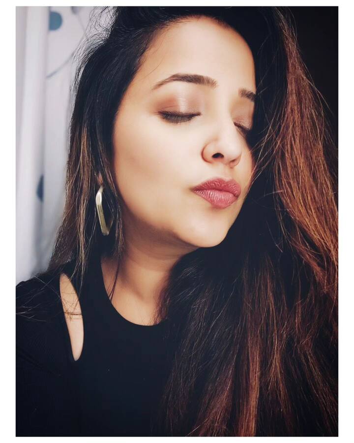 या सीझनचा होस्ट रितेश देशमुख (Riteish Deshmukh) असणार आहे. त्यामुळे चाहत्यांमध्ये बिग बॉस मराठीच्या या सीझनबद्दल चांगलीच उत्सुकता निर्माण झाली आहे.