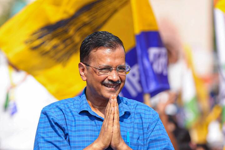 सीएम केजरीवाल ने अपनी पत्नी सुनीता को एक बहादुर और मजबूत महिला बताया तो साथ ही कहा कि उनके दोनों बच्चे भी मजबूत और बहादुर बन रहे हैं.