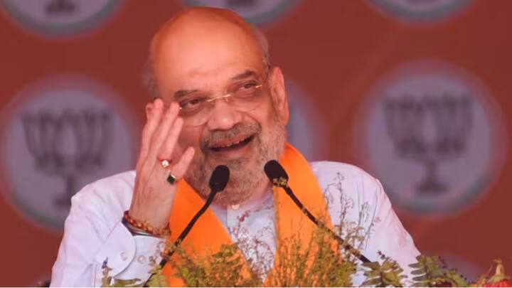 अमित शाह ने कहा कि बाकी के दो चरणों की वोटिंग के बाद बीजेपी अपने 400 सीटों के लक्ष्य को पार कर जाएगी. बीजेपी ने लोकसभा चुनाव में अपने लिए 370 सीटें जीतने का लक्ष्य रखा है, जबकि एनडीए के लिए 400 सीटों का टारगेट सेट किया गया है.