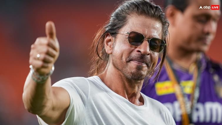 Shah Rukh Khan Health Update: अभी भी हॉस्पिटल में हैं शाहरुख ख़ान, डिस्चार्ज की ख़बर ग़लत, हाल जानने पहुंचीं गौरी खान Shah Rukh Khan Health Update king khan not discharged from hospital after got admit due to dehydration Shah Rukh Khan Health Update: अभी भी हॉस्पिटल में हैं शाहरुख ख़ान, डिस्चार्ज की ख़बर ग़लत, हाल जानने पहुंचीं गौरी खान