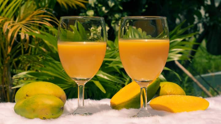 Mango Shake: As mangoes reach their peak season, so do the summers. This refreshing mango drink, loved by everyone, delights with its sweet, whipped taste. (Image source: getty images)