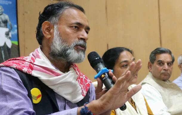 योगेंद्र यादव ने ‘द वायर’ से बातचीत में कहा कि प्रशांत किशोर कि अपने राजनीति पसंद को अलग रखकर मूल्यांकन करते हैं और उन्होंने भी कहा है कि ‘मोदी जी की छवि में डेंट लगा है.