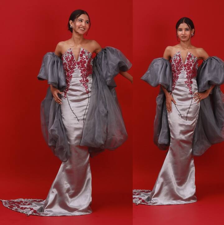 तिची आई माया त्यागी आहे जी प्राथमिक शाळेतील शिक्षिका आहे. तिला एक भाऊ मनू देखील आहे.