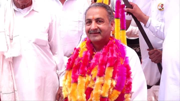 आनंदपुर साहिब संसदीय क्षेत्र से कांग्रेस के विजय इंदर सिंगला ने अपने चुनावी हलफनामे में अपनी संपत्ति 26.29 करोड़ रुपए घोषित की है. 2022 के विधानसभा चुनाव में चुनावी हलफनामे में उन्होंने अपनी संपत्ति 18.87 करोड़ रुपए बताई थी.