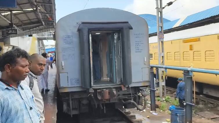 Janmabhoomi express ac coaches delinked in Visakhapatnam Janmabhoomi Express: జన్మభూమి ఎక్స్‌ప్రెస్ నుంచి తెగిపోయిన ఏసీ బోగీలు - చాలాసేపు విశాఖలోనే రైలు!