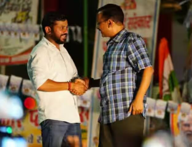 ਕੇਜਰੀਵਾਲ ਨੇ ਕਿਹਾ, ਇਹ ਲੋਕ ਕਹਿ ਰਹੇ ਹਨ ਕਿ 100 ਕਰੋੜ ਦਾ ਘਪਲਾ ਹੋਇਆ ਹੈ। ਉਨ੍ਹਾਂ ਨੇ 500 ਤੋਂ ਵੱਧ ਛਾਪੇ ਮਾਰੇ ਅਤੇ ਇੱਕ ਰੁਪਿਆ ਵੀ ਨਹੀਂ ਮਿਲਿਆ। ਪੈਸਾ ਕਿੱਥੇ ਗਿਆ? 100 ਕਰੋੜ ਹਵਾ ਵਿੱਚ ਚਲਾ ਗਿਆ। ਝੁੱਠੇ ਕੇਸ ਬਣਾ ਬਣਾ ਕੇ, ਪ੍ਰਧਾਨਮੰਤਰੀ ਹੋ ਤੁਸੀਂ...