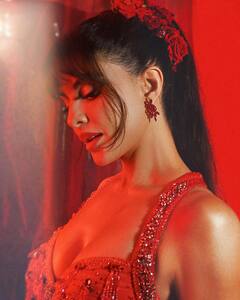 Jacqueline Fernandez : जॅकलीन फर्नांडिसच्या हॉट लुकने वेधलं लक्ष; पाहा फोटो!