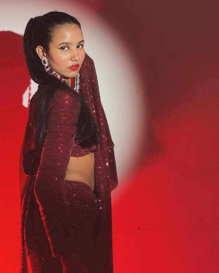 तुम्ही विक्रांत मॅसीचा '12वी फेल' पाहिला असेल. पण आज आम्ही तुम्हाला '12वी पास'ची गोष्ट सांगणार आहोत.