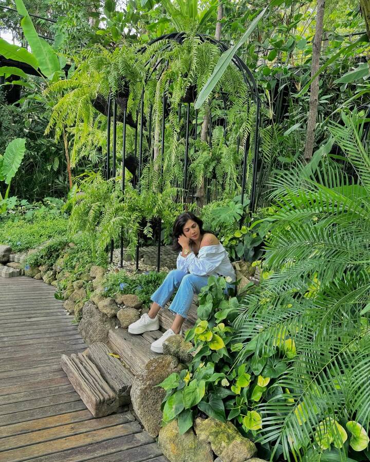 విజయ్, త్రిష జంటగా లోకేష్ కనగరాజ్ దర్శకత్వంలో తెరకెక్కిన సినిమా లియో. తెలుగులో ఆశించిన ఫలితాన్ని అందుకోలేకపోయినా.. తమిళ్ లో మాత్రం అభిమానులను బాగానే మెప్పించింది. ఇందులో మడోన్నా విజయ్ కు చెల్లిగా.. ఎలీషా దాస్ పాత్రలో కనిపించింది.