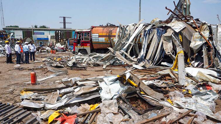 Ghatkopar Hoarding Collapse Death Toll Rises To 17 Mumbai Crime Branch Forms SIT Ghatkopar Billboard Collapse Toll Rises To 17, Mumbai Crime Branch Forms SIT