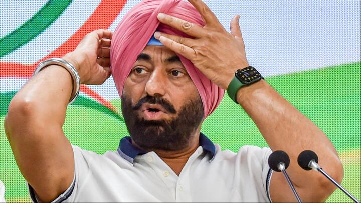 संगरूर लोकसभा सीट से कांग्रेस प्रत्याशी सुखपाल सिंह खेहरा के पास 50.02 करोड़ रुपए की संपत्ति है. 2019 के चुनावों में जहां उनकी कुल संपत्ति 59.87 करोड़ रुपए थी, वो घटकर 50.02 करोड़ रुपए रह गई है.