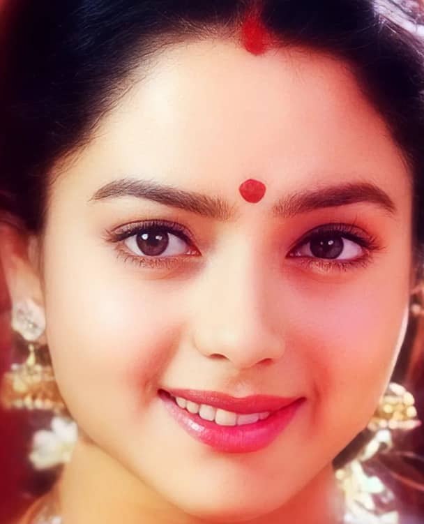 साल 2004 में सौंदर्या बीजेपी में शामिल हो गई थीं. पार्टी की एक रैली के लिए वो प्राइवेट प्लेन से करीमनगर जा रही थीं और इसी दौरान उनका प्लेन क्रैश हो गया था और महज 31 साल की उम्र में सौंदर्या का निधन हो गया था.