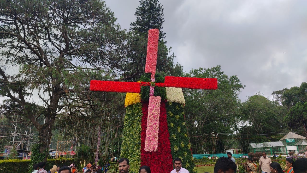 Yercaud Flower Show: ஏற்காட்டில் தொடங்கியது மலர் காட்சி... கண்ணை கவரும் வண்ண வண்ண மலர்கள்