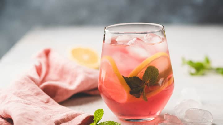 Stay refreshed and nourished this summer with top 10 healthy drink. From hydrating juice to revitalising herbal teas, discover delicious ways to beat the heat and boost your wellness.