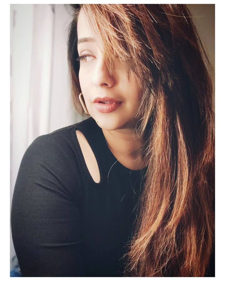 सोशल मीडियावर आपल्या प्रोजेक्टसह अनेकदा कलाकार आपली मते व्यक्त करत असतात. कलाकारांनी त्यांनी व्यक्त केलेल्या मतांवरून अनेकदा त्यांना ट्रोल केले जाते. नेटकरीदेखील बिनदास्तपणे आपल्या प्रतिक्रिया व्यक्त करत असतात.