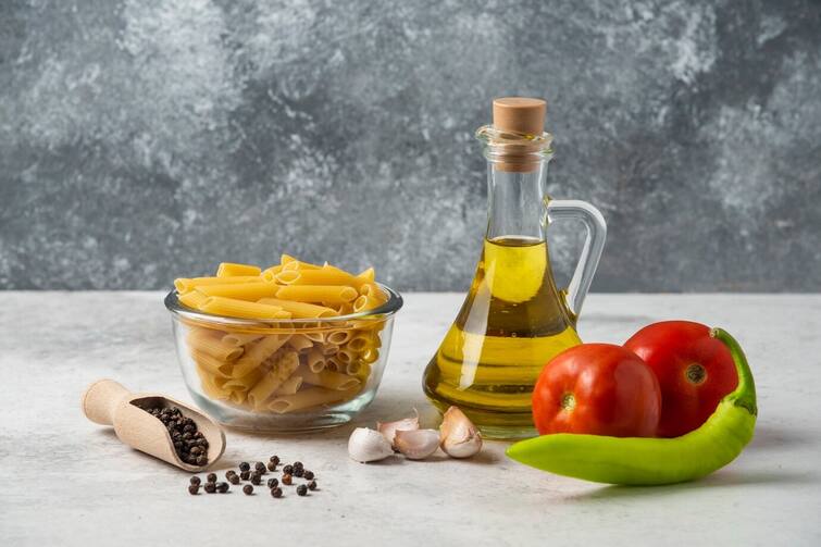 Does using olive oil in cooking really reduce the risk of heart attack  Know which oil is best for cooking Health: શું કૂકિંગમાં ઓલિવ ઓઇલનો ઉપયોગ ખરેખર હાર્ટ અટેકનું જોખમ ઘટાડે છે? જાણો  રસોઇ માટે ક્યું તેલ બેસ્ટ