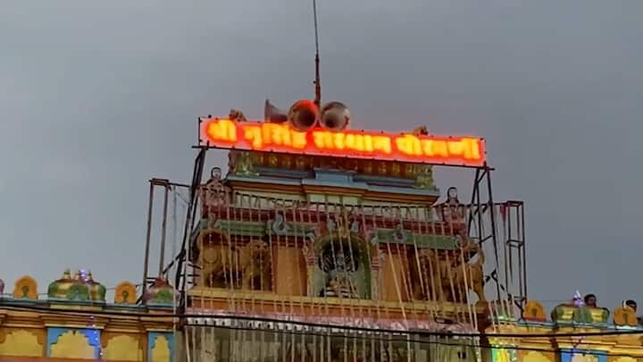 नृसिंह जन्मोत्सव सोहळ्यासाठी भक्तांनी मोठी गर्दी केली होती.