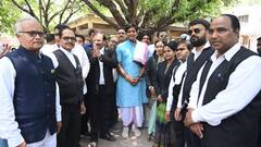 वकीलों के साथ आम जनता के बीच पहुंचे रवि किशन, बोले- 4 जून को होगा नए भारत का उदय