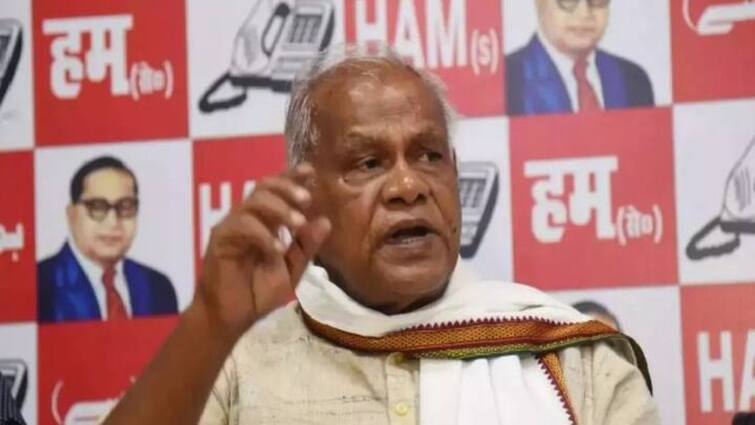 Bihar Lok Sabha Elections 2024 Jitan Ram Manjhi Attack on Tejashwi Yadav cake cutting in helicopter Lok Sabha Election: 'वो तो हनीमून भी मनाने...', हेलीकॉप्टर में तेजस्वी यादव की केक कटिंग पर जीतन राम मांझी का तंज