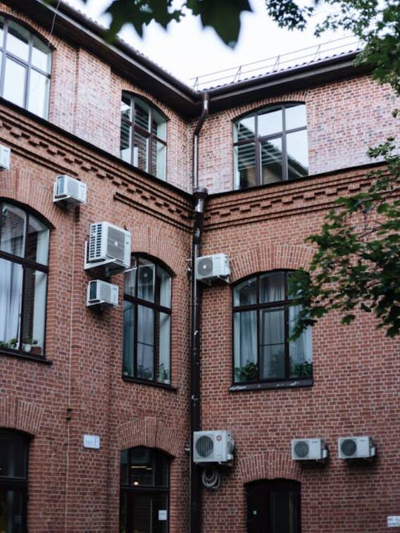 कितने तापमान पर AC चलाना शरीर के लिए सही है?