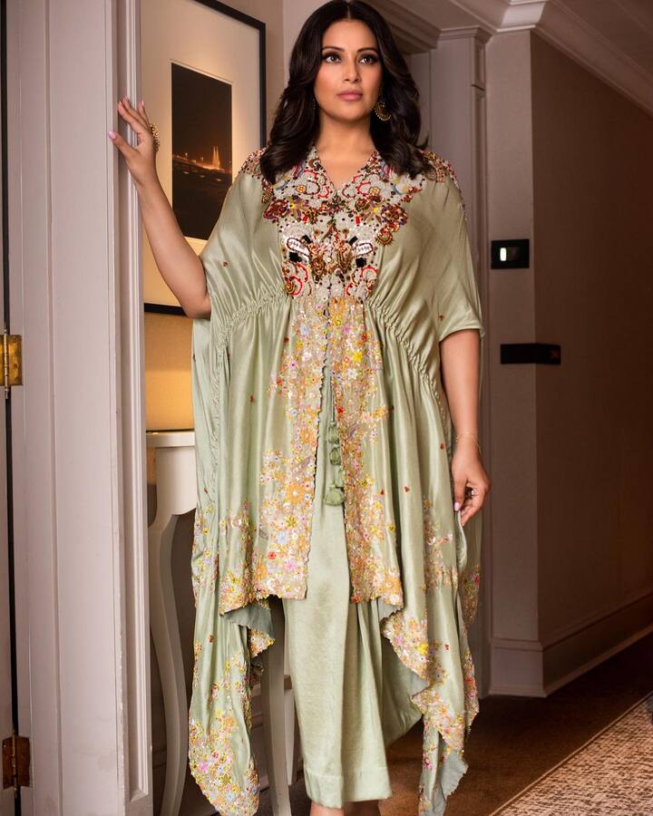 शादी के बाद बिपाशा बसु एक्टिंग से दूर हो गई और अपनी मैरिड लाइफ एंजॉय करने लगी. लेकिन आपको जानकर हैरानी होगी कि फिल्में नहीं करने के बाद भी बिपाशा कमाई के मामले में अपने पति करण से बहुत आगे हैं.