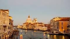 Venice Tax: इस शहर ने पर्यटकों पर टैक्स लगाकर सिर्फ 11 दिनों में की छप्परफाड़ कमाई