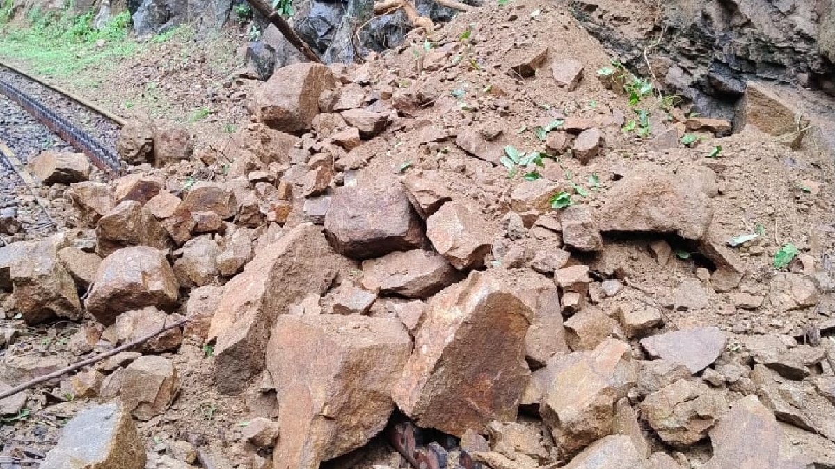 Nilgiris Mountain Rail : மீண்டும் மண் சரிவு ; உதகை - மேட்டுப்பாளையம் மலை ரயில் சேவை ரத்து