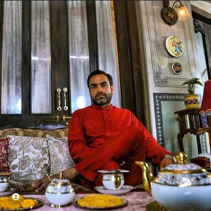 पकंज त्रिपाठी ने अपनी जिंदगी में काफी स्ट्रगल झेला है. लेकिन आज एक्टर बॉलीवुड में सफलता का शिखर छू चुके हैं. आपको जानकर हैरानी होगी कि कुछ ही सालों में पंकज 45 करोड़ रुपए की संपत्ति के मालिक बन चुके हैं.