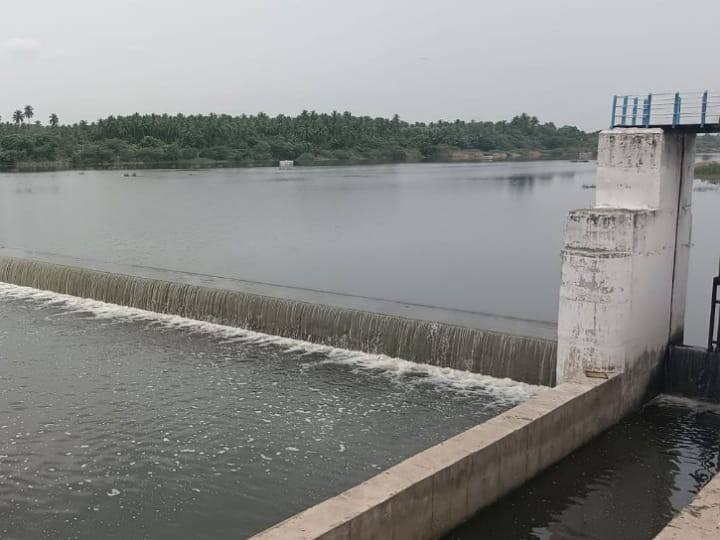 Karur heavy rains water overflowing  Amaravati river farmers are happy - TNN கரூரில் பெய்த கனமழையால் அமராவதியில் பெருக்கெடுத்து ஓடிய நீர்- மகிழ்ச்சியில் விவசாயிகள்