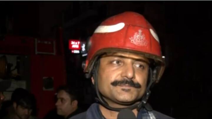 Delhi Fire News Fire broke out in M2k Mall in Rohini Woman Injured ...