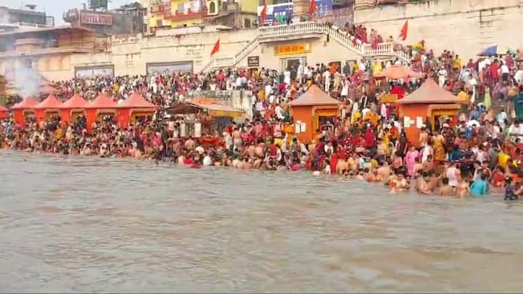 Buddha Purnima 2024 Devotees take a dip of faith in Haridwar Ganga river at before late night ann Buddha Purnima 2024: बुद्ध पूर्णिमा पर हरिद्वार में उमड़ा आस्था का सैलाब, श्रद्धालुओं ने गंगा स्नान कर लिया पुण्य लाभ