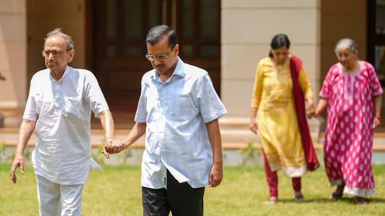 Arvind Kejriwal Holds Press Conference at 4 PM Key Announcements On Swati Maliwal Assault Case 'My Father Is 85, Mother Remains Sick': Arvind Kejriwal Hits Out At BJP Over 'Interrogation Of Parents' Claim