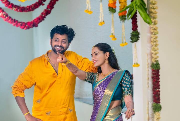 బిగ్బాస్ ఫేమ్ శోభా శెట్టి తన సొంత ఇంటి కలను నెరవేర్చుకుంది. తాజాగా దానికి సంబంధించిన ఫోటోలు, వీడియోలు సోషల్ మీడియాలో షేర్ చేసింది.(Images Source : Instagram/shobha shetty)