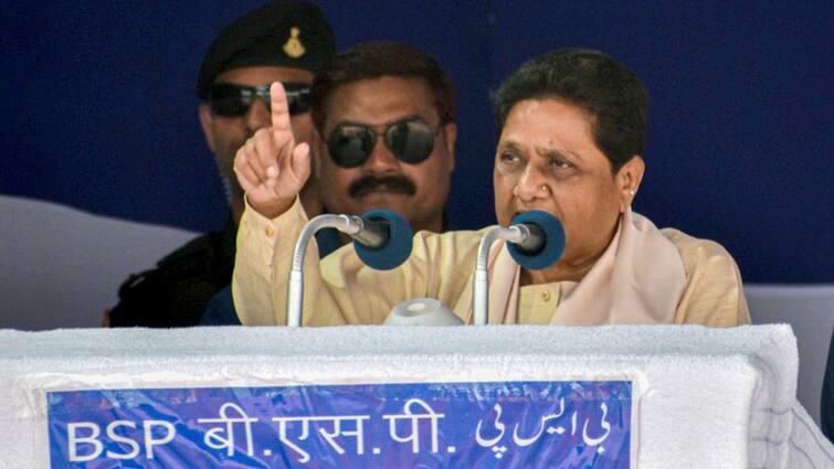 BSP chief Mayawati attacks Congress and BJP in Buxar ann Mayawati News: कांग्रेस सत्ता से क्यों हो गई है बाहर? बक्सर में मायावती ने बताईं बड़ी वजह, सियासत गरमाई