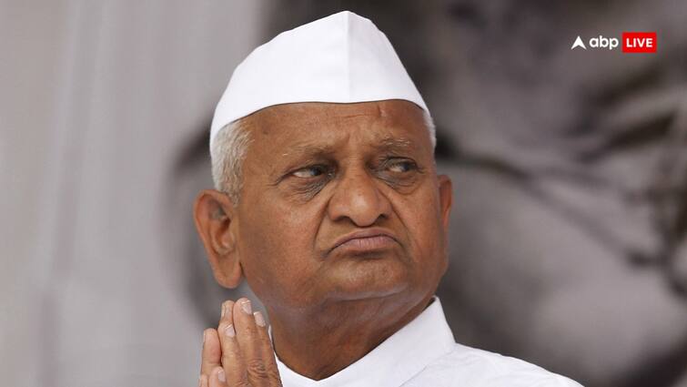 sharad pawar faction leader rohit pawar targets anna hazare know his reaction Anna Hazare: 'अन्ना हजारे ने मुखौटा ओढ़ रखा है', BJP का जिक्र करते हुए इस पार्टी के विधायक ने किया बड़ा हमला