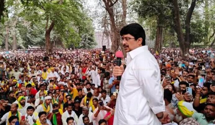 राम अचल वर्मा ने कहा कि हम 5 से 7 हजार लोगों के साथ सपा की जनसभा में जाएंगे. रैली में राजा भैया और अखिलेश यादव जिंदाबाद के नारे लगाएंगे.