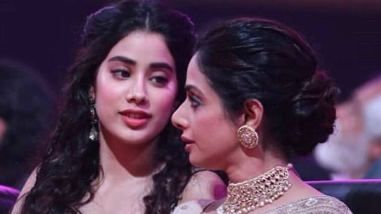 Janhvi kapoor recalled she had panic attack in reality show paid surprise tribute to sridevi सांस नहींं ले पा रहीं थी और जोर-जोर से रोने लगीं थी Janhvi kapoor, मां श्रीदेवी को श्रद्धांजलि देते वक्त ऐसा था बेटी का हाल