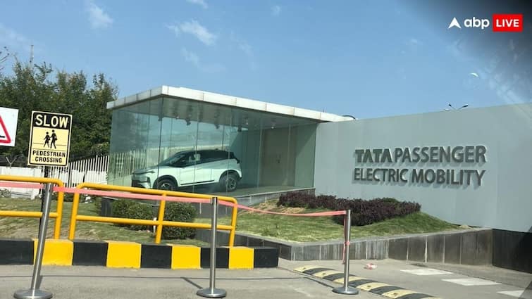 Take a look inside the new Tata Motors Sanand Plant Tata Motors Sanand Plant: जानिए कैसा है टाटा मोटर्स का नया साणंद प्लांट, पिछले साल फोर्ड से हुआ था अधिग्रहण