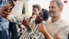 Lok Sabha Elections: दिल्ली में वोटिंग से पहले मेट्रो में चढ़े राहुल गांधी, बच्चों को खिलाया और यात्रियों से लिया हालचाल, देखें तस्वीरें