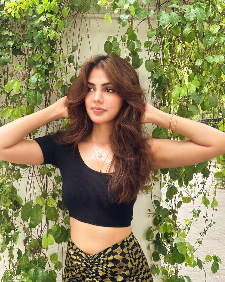 સુશાંત સિંહ રાજપૂતના નિધન બાદ તેનું નામ બંટી સજદેહ સાથે જોડાયું હતું. હવે એવું કહેવામાં આવી રહ્યું છે કે રિયાએ કોઈ બીજાને ડેટ કરવાનું શરૂ કરી દીધું છે.