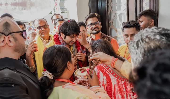 हाल ही में दुबई पहुंच कर धीरेंद्र कृष्ण शास्त्री ने देश की जम कर तारीफ की और इसे दुनिया का सबसे सुरक्षित देश बताया.