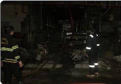 Delhi Fire: दिल्ली के रोहिणी में मॉल में लगी भीषण आग, सारा सामान जलकर खाक