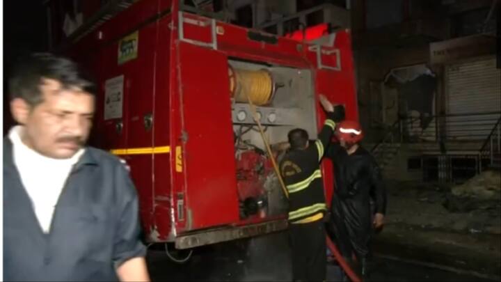 Delhi Fire News Fire broke out in M2k Mall in Rohini Woman Injured ...