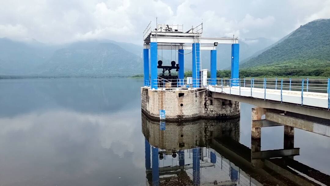 Theni: வராக நதி ஆற்றில் கடக்கவோ, குளிக்கவோ கூடாது: மக்களுக்கு வெள்ள அபாய எச்சரிக்கை!