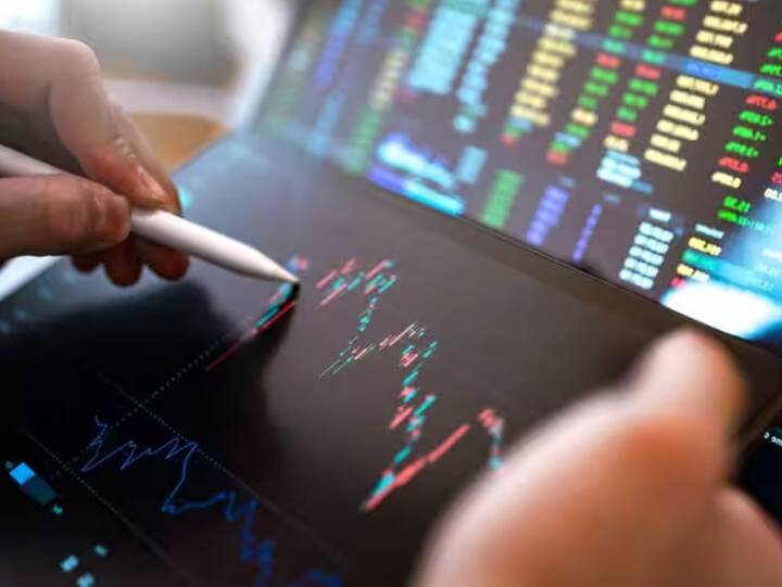 Gabriel India या कंपनीच्या शेअरचे मूल्य सध्या 379 आहे.. 375-378 रुपयांच्या रेंजमध्ये या कंपनीचे शेअर खरेदी करावेत. त्यासाठी 417 रुपयांचे टार्गेट तर 365 रुपयांचा स्टॉप लॉस लावावा, असे अॅक्सिस डायरेक्टने म्हटलं आहे.