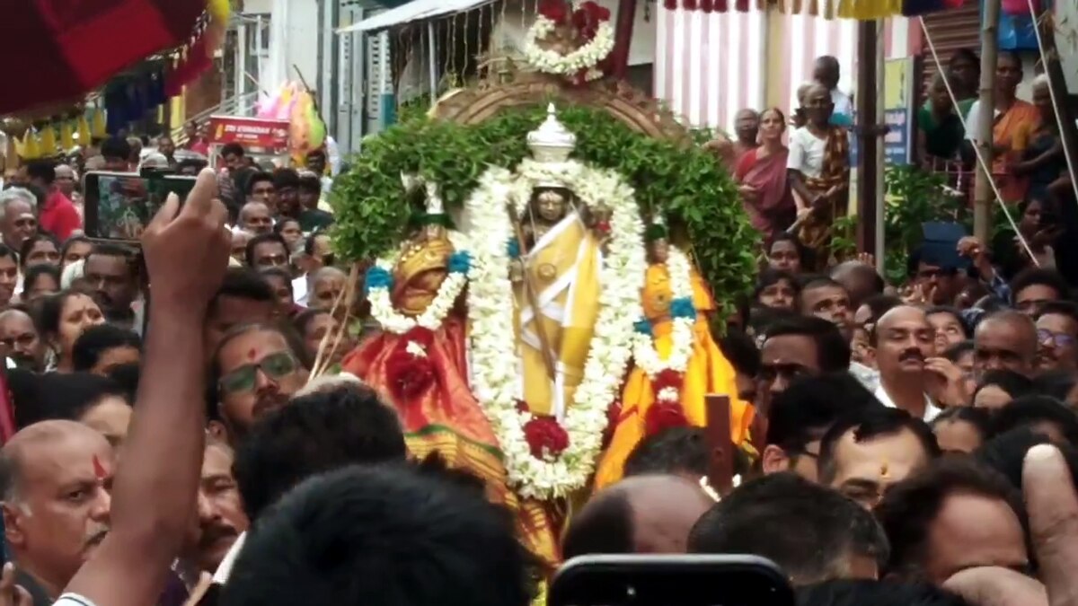 ‘கோவிந்தா  கோவிந்தா’ கோஷம் முழங்க கோம்பை திருமலைராயப்பெருமாள் கோயில் தேரோட்டம்
