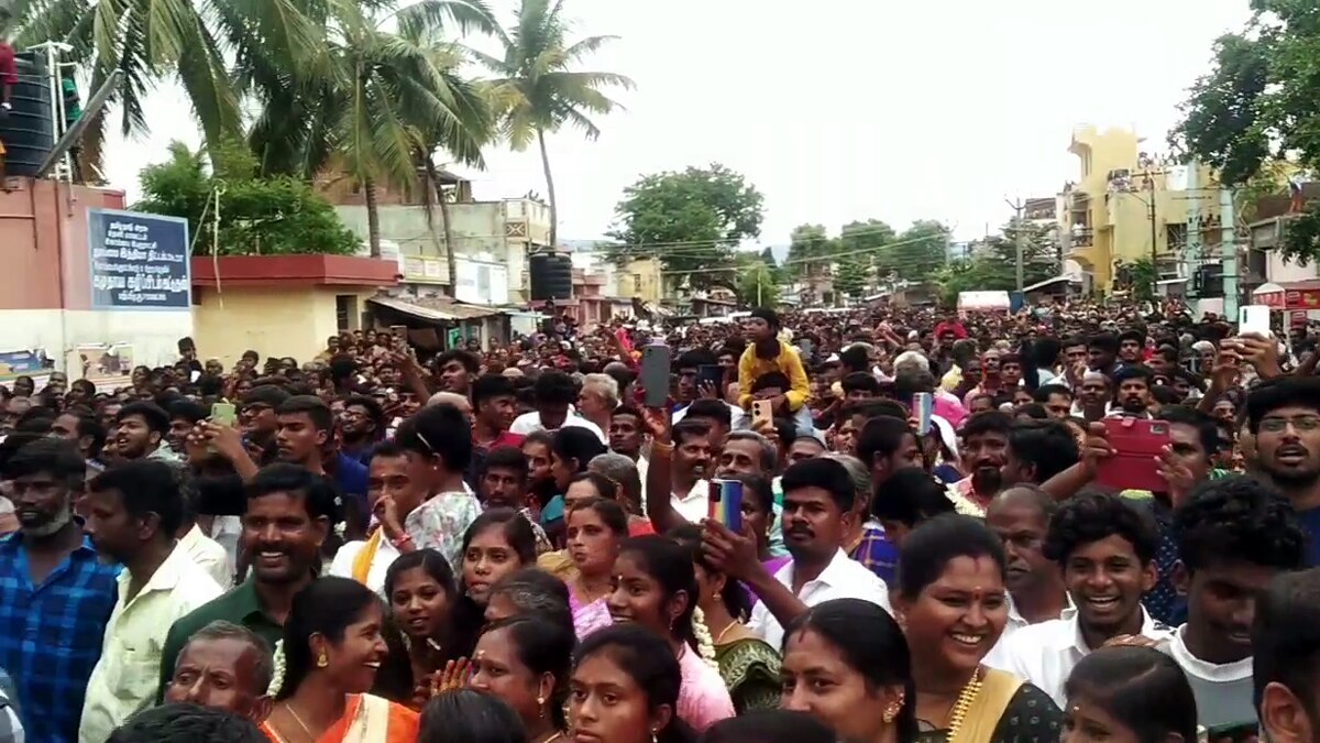 ‘கோவிந்தா  கோவிந்தா’ கோஷம் முழங்க கோம்பை திருமலைராயப்பெருமாள் கோயில் தேரோட்டம்