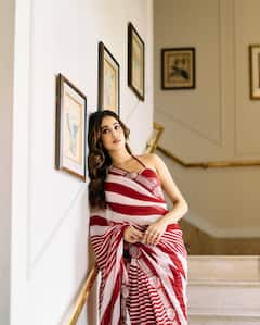 Method Dressing: जान्हवी की मेथड ड्रेसिंग बटोर रही सुर्खियां, देखें उनकी बॉल-विकेट साड़ी