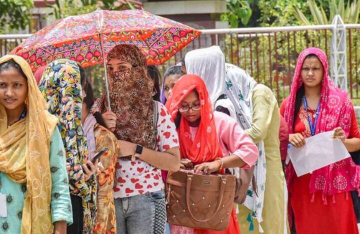 IMD ਨੇ 27 ਮਈ 2024 ਨੂੰ ਜੰਮੂ ਅਤੇ ਕਸ਼ਮੀਰ, ਹਿਮਾਚਲ ਪ੍ਰਦੇਸ਼, ਪੂਰਬੀ ਉੱਤਰ ਪ੍ਰਦੇਸ਼, ਮੱਧ ਪ੍ਰਦੇਸ਼ ਅਤੇ ਵਿਦਰਭ ਦੇ ਵੱਖ-ਵੱਖ ਸਥਾਨਾਂ ਵਿੱਚ ਹੀਟ ਵੇਵ ਦੀ ਭਵਿੱਖਬਾਣੀ ਕੀਤੀ ਹੈ।